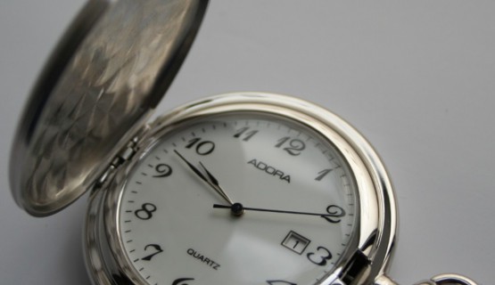 Sprungdeckel-Taschenuhr mit Quarzwerk von Adora 