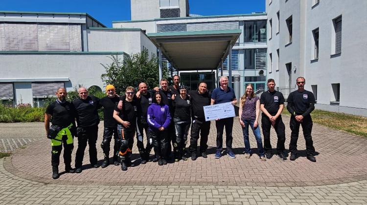 30 Motorr&auml;der, ein Ziel - Benefizfahrt bringt 2.100 &euro; f&uuml;r kranke Kinder