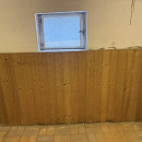 Nasse Wand hinter Holzverkleidung man hat es nur gerochen Schimmel und modriger Geruch